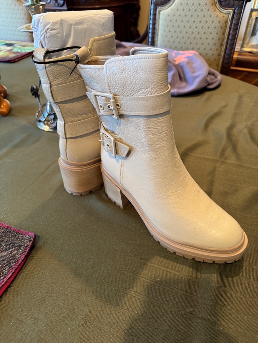 The Naturalizer Women's Trina boots NEW Size 8.5
